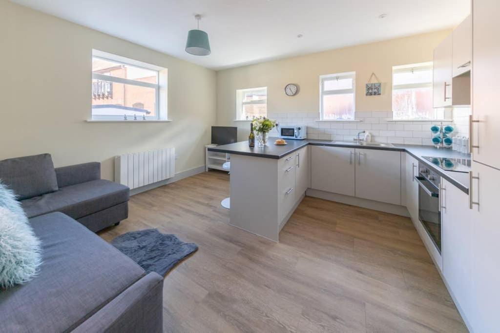 Hereford City Centre - Apartment 4, Isabella House - Modern Apartment In The Heart Of The City - Sleeps 4 Guests - Hosted By Rentmyhouse Exterior foto